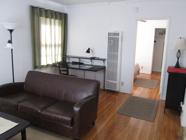 Foto del edificio - 1569 W 27th St