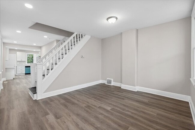 Building Photo - 18 N Sussex St