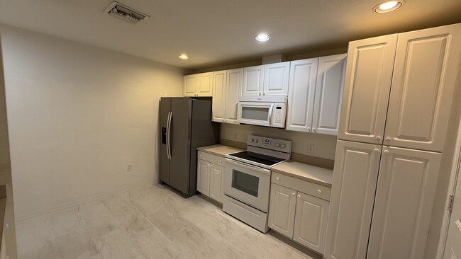 Foto del edificio - 1802 Blue Heron Ln