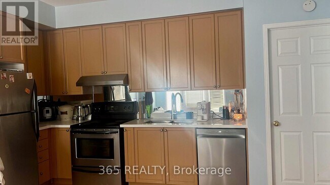 Building Photo - 4975 Southampton Dr