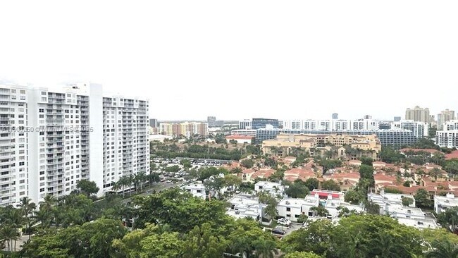 Foto del edificio - 18181 NE 31st Ct