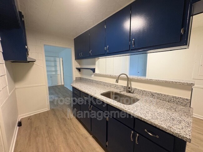 Foto del edificio - 5244 Winburn Ave