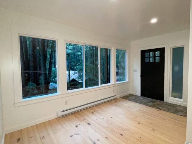 Building Photo - 15090 Rio Nido Rd