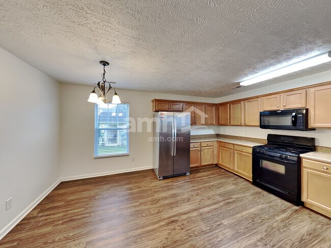 Foto del edificio - 604 Blossom Hill Dr