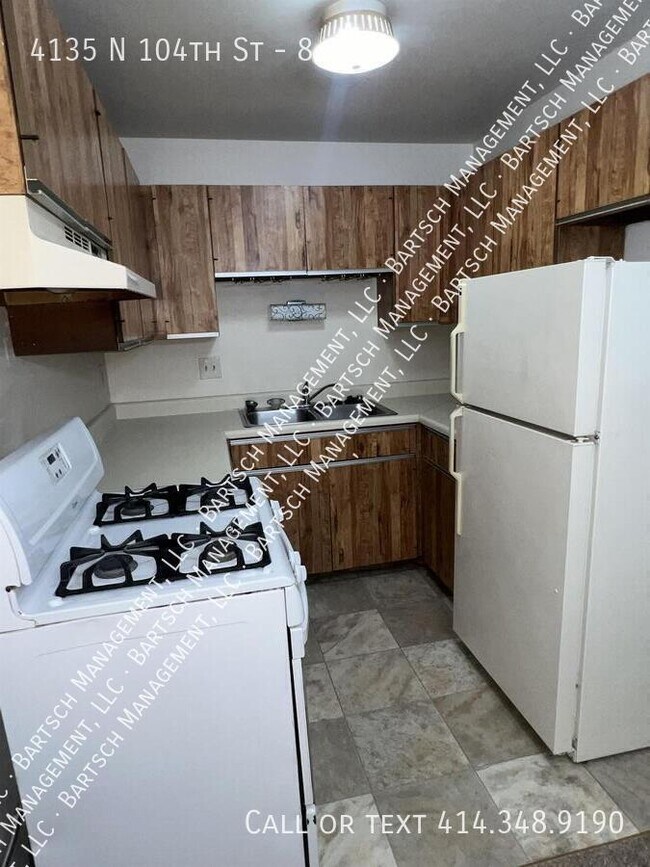 Foto del edificio - 4135 N 104th St