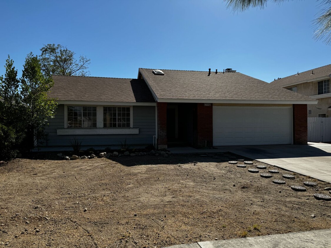 Foto principal - 3 Bedroom, 2 Bath Home, Located in Fontana