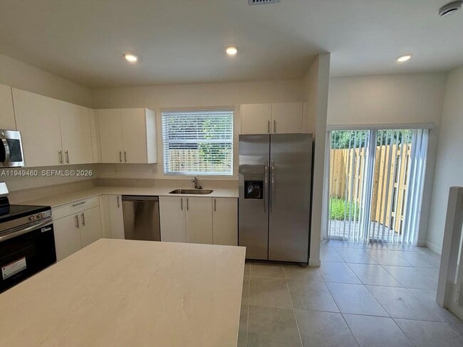 Building Photo - 254 10th Ct