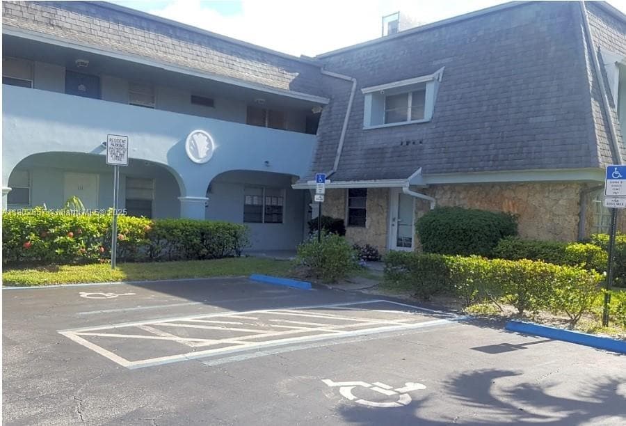 Foto principal - 4271 NW 5th St
