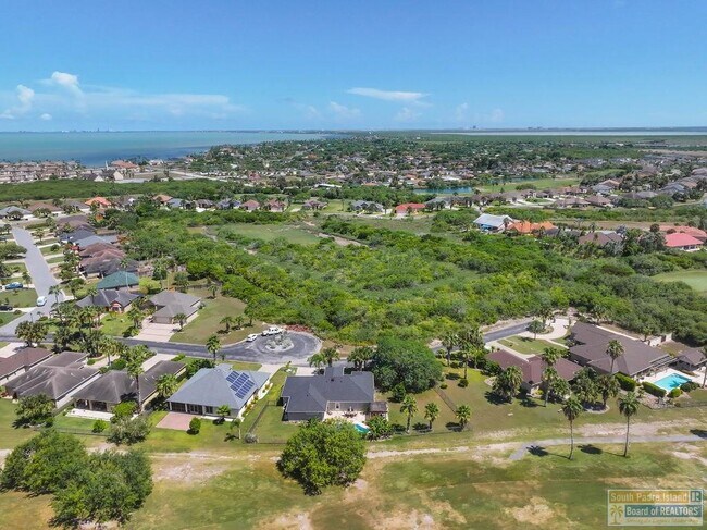 Foto del edificio - 28 Cypress Point Dr