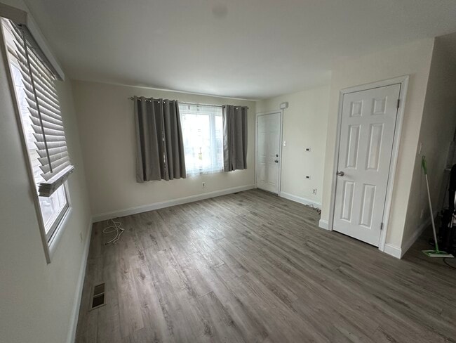 Building Photo - 1031 Lawnton Ter