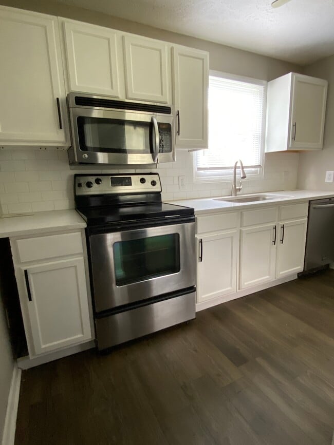 Building Photo - 4422 Kingsley Dr