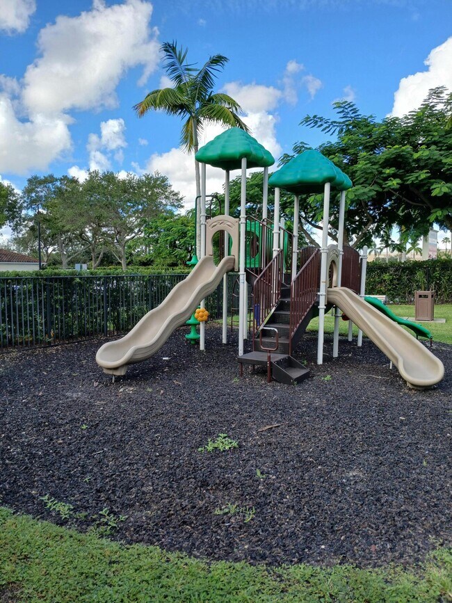Foto del edificio - 9857 Baywinds Blvd