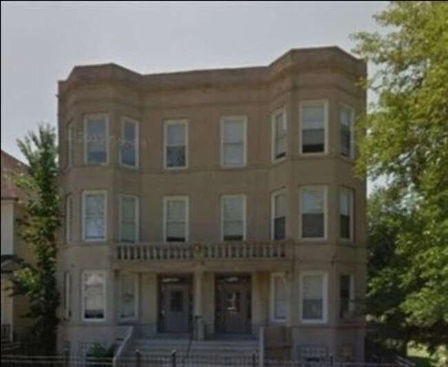 Foto del edificio - 7036-7038 S Yale Ave
