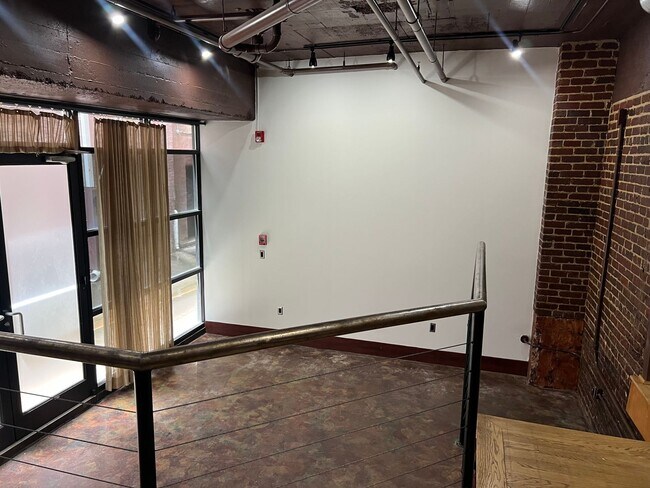 Building Photo - 236 W Jackson Ave