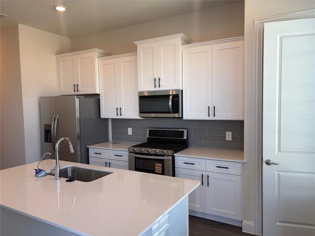 Foto del edificio - 4520 Community Ct