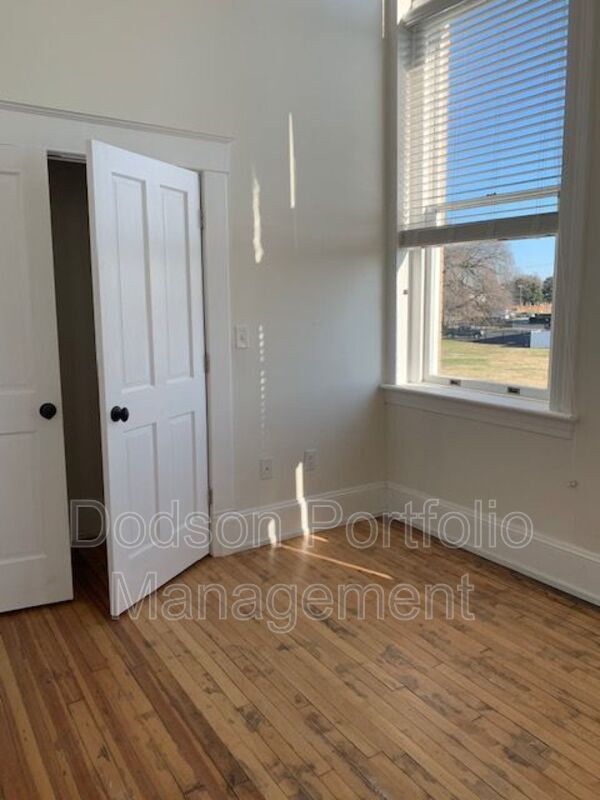 Foto del edificio - 900 St James St