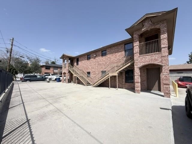 Building Photo - 902 Laredo St
