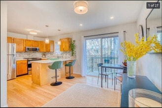 Building Photo - 2 Howe Ter