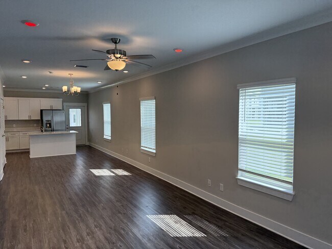 Building Photo - 202 Date Palm Lane
