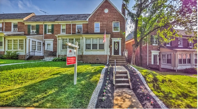 Building Photo - 3738 Ellerslie Ave