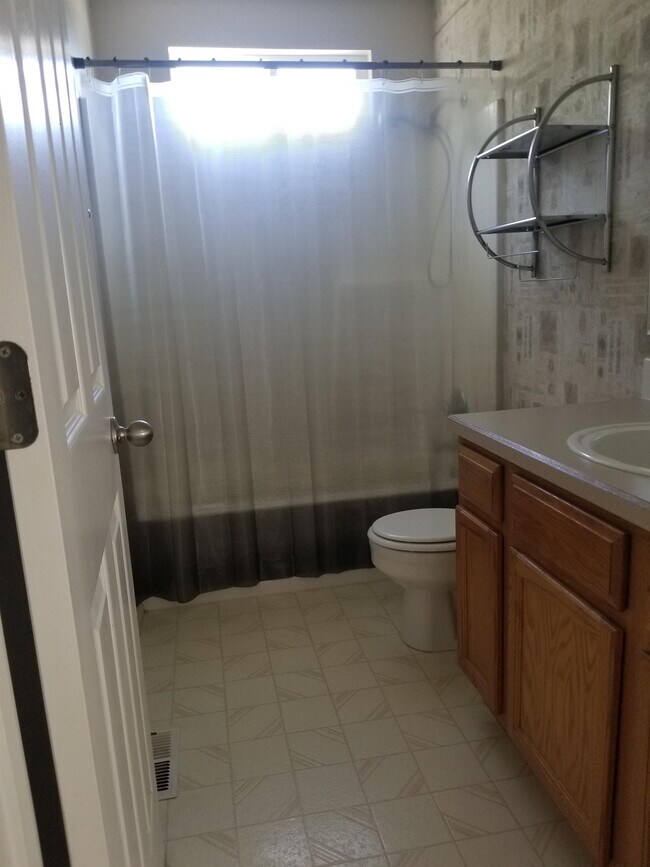 Building Photo - 350 S Kestrel Pl