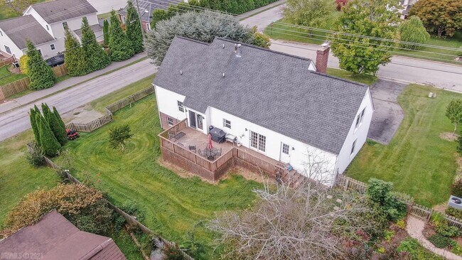 Building Photo - 1000 Mourning Dove Dr