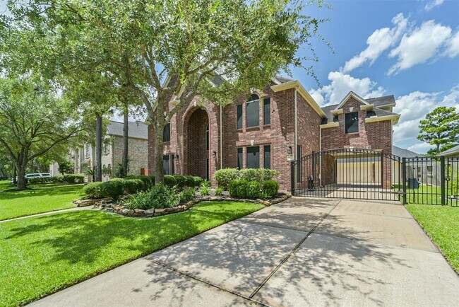 Foto del edificio - 14015 Falcon Heights Dr