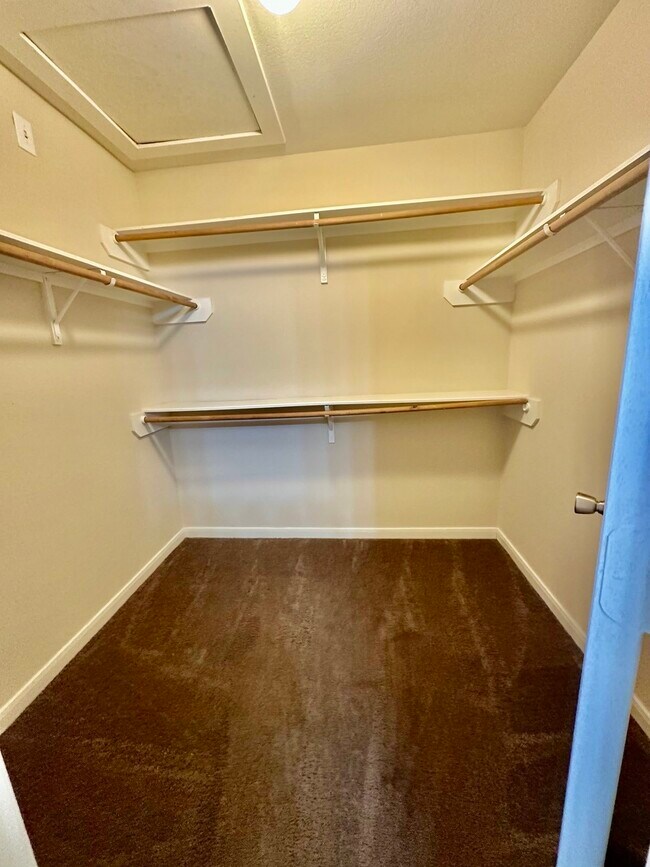 Foto del edificio - 6715 Waterlilly View Ln