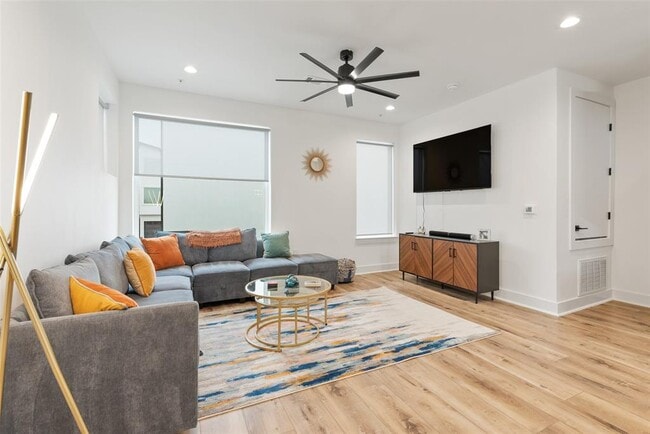 Building Photo - 1417 Kramer Ln