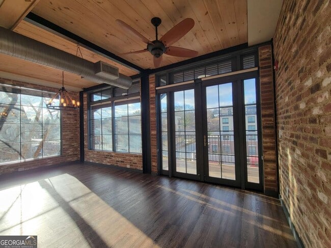 Foto del edificio - 550 E Main St