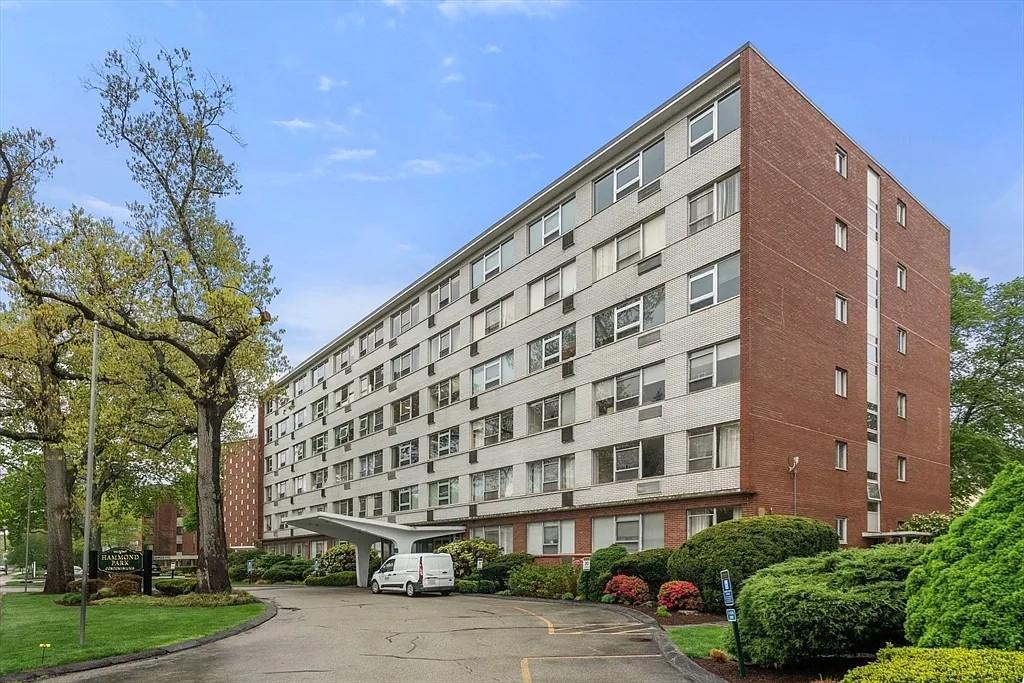Foto principal - 10 Hammond Pond Pkwy
