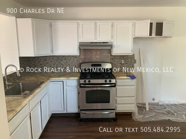 Foto del edificio - 900 Charles Dr NE