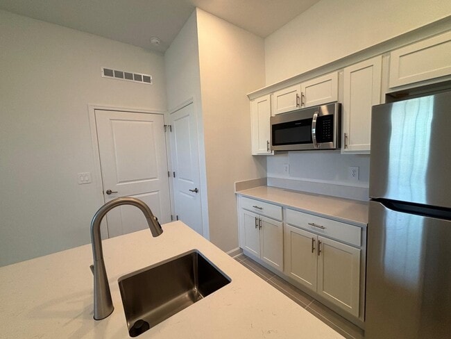 Building Photo - 5996 Shavasana Rd