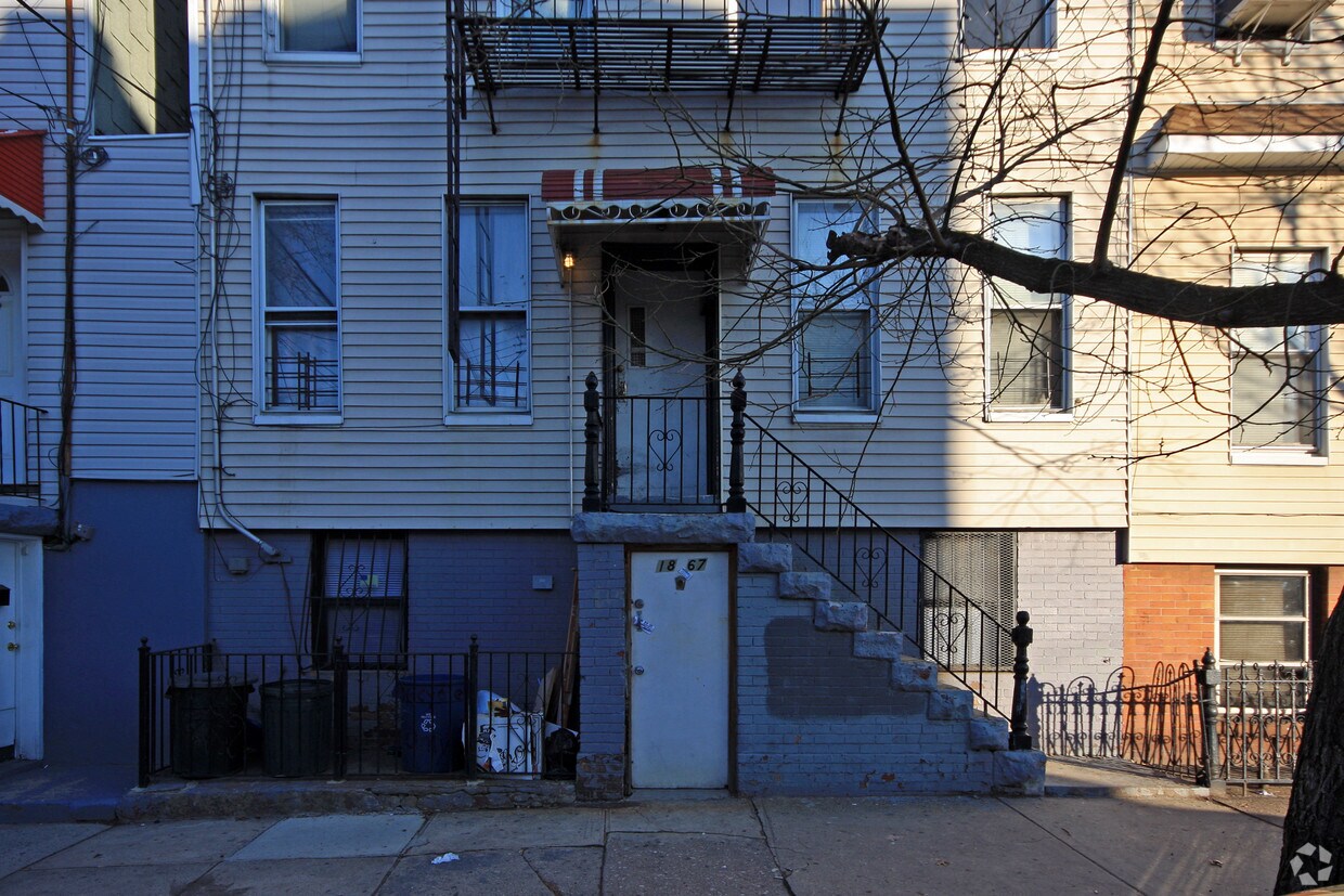 Building Photo - 1867 Starr St