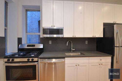 Primary Photo - 358 W 45th St