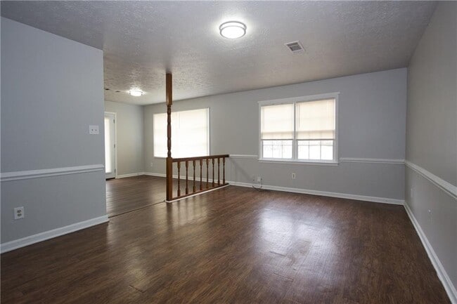 Foto del edificio - 3252 Inez Dr