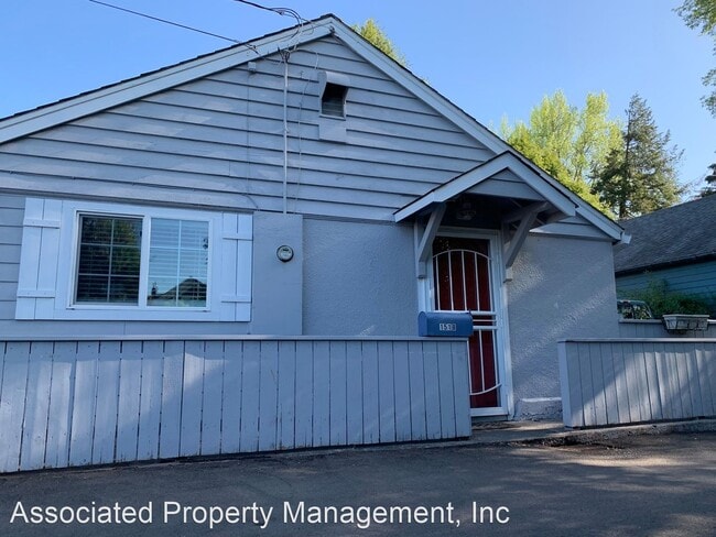 Building Photo - 1 br, 1 bath House - 549 NE Dewdrop Ln