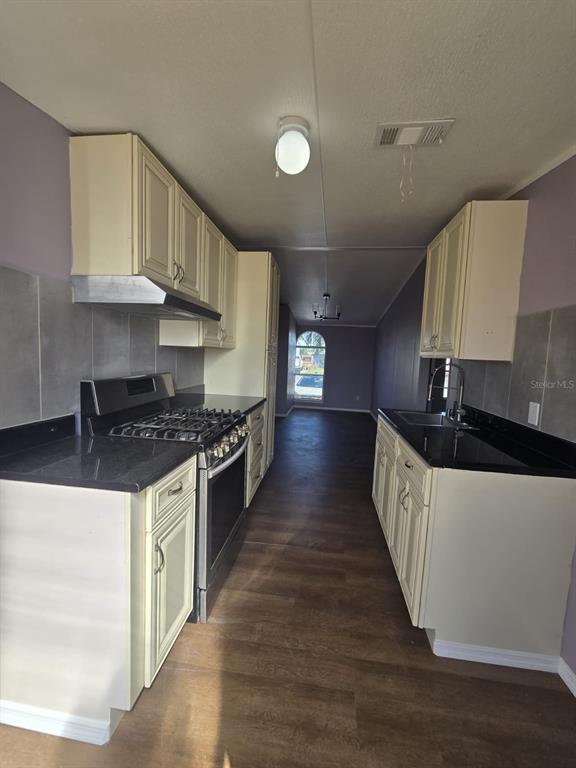 Foto del edificio - 617 Lemon St W