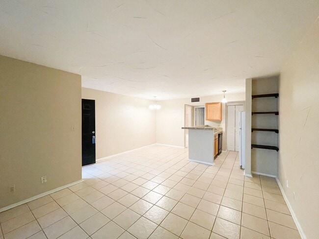 Building Photo - Gated Residence in Prime South Austin