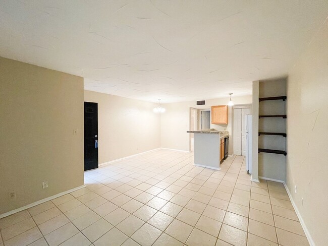 Foto del edificio - South Austin Condo located in Gated Commun...