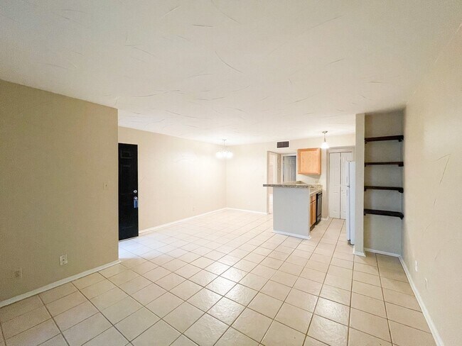 Foto del edificio - South Austin Condo located in Gated Community Off South 1st in Dawson Neighborhood