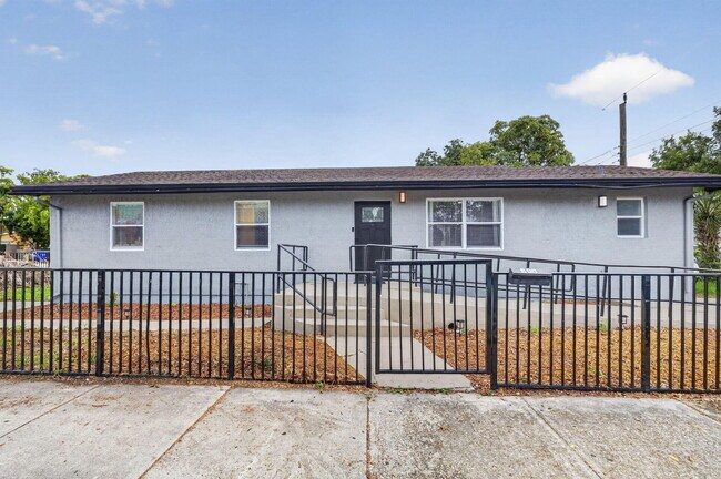 Foto del edificio - 800 NW 6th Ave