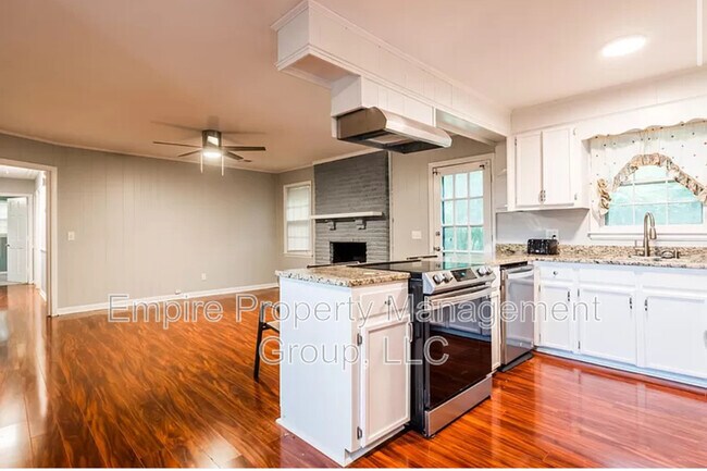 Building Photo - 306 Spartan Dr