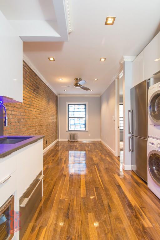 Primary Photo - 221 E 11th St