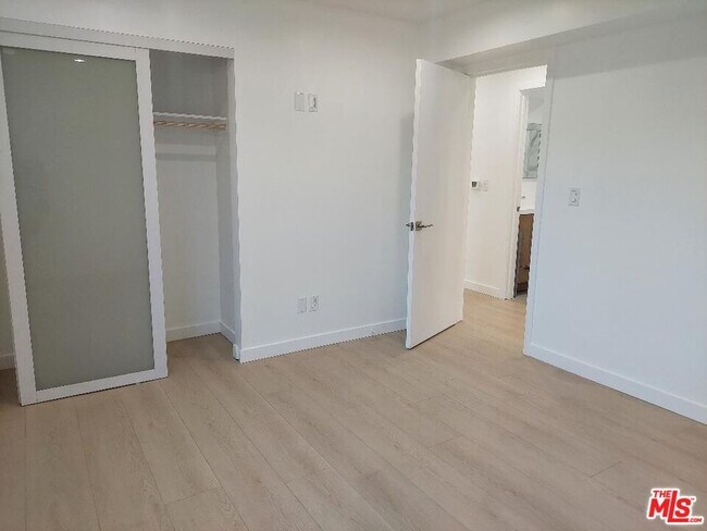 Foto del edificio - 130 W 59th Pl