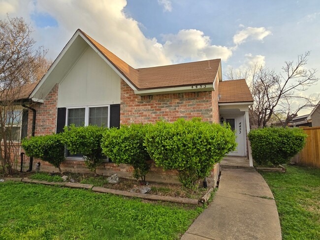 Building Photo - 4453 Chapman St