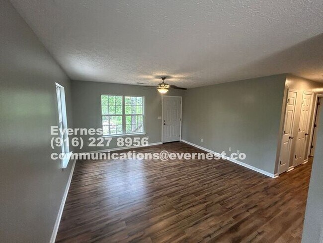 Building Photo - Charming 4-Bedroom Home with Modern Amenit...