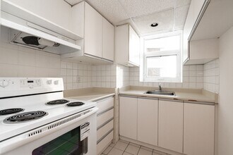 Building Photo - 49 St Clair Ave W