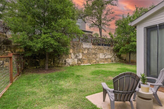 Building Photo - 3001 Del Curto Rd