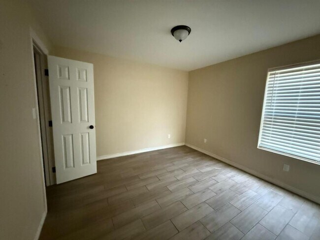 Foto del edificio - 303 E Eisenhower Ave